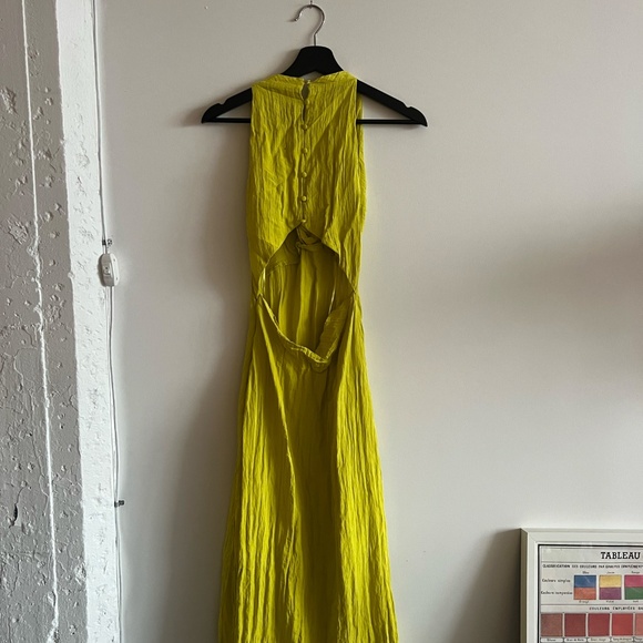 bright yellow dress with open back detail - Picture 6 of 7